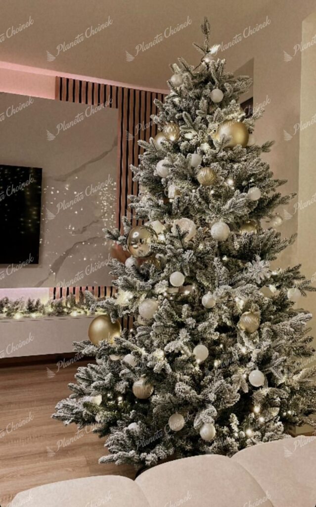 Ozdobiona choinka sztuczna biała PE Świerk Królewski 210 cm