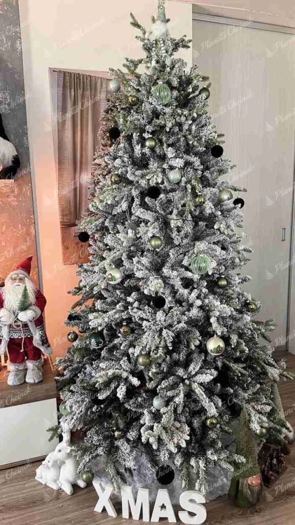 Ozdobiona choinka sztuczna biała PE Świerk Królewski 240 cm